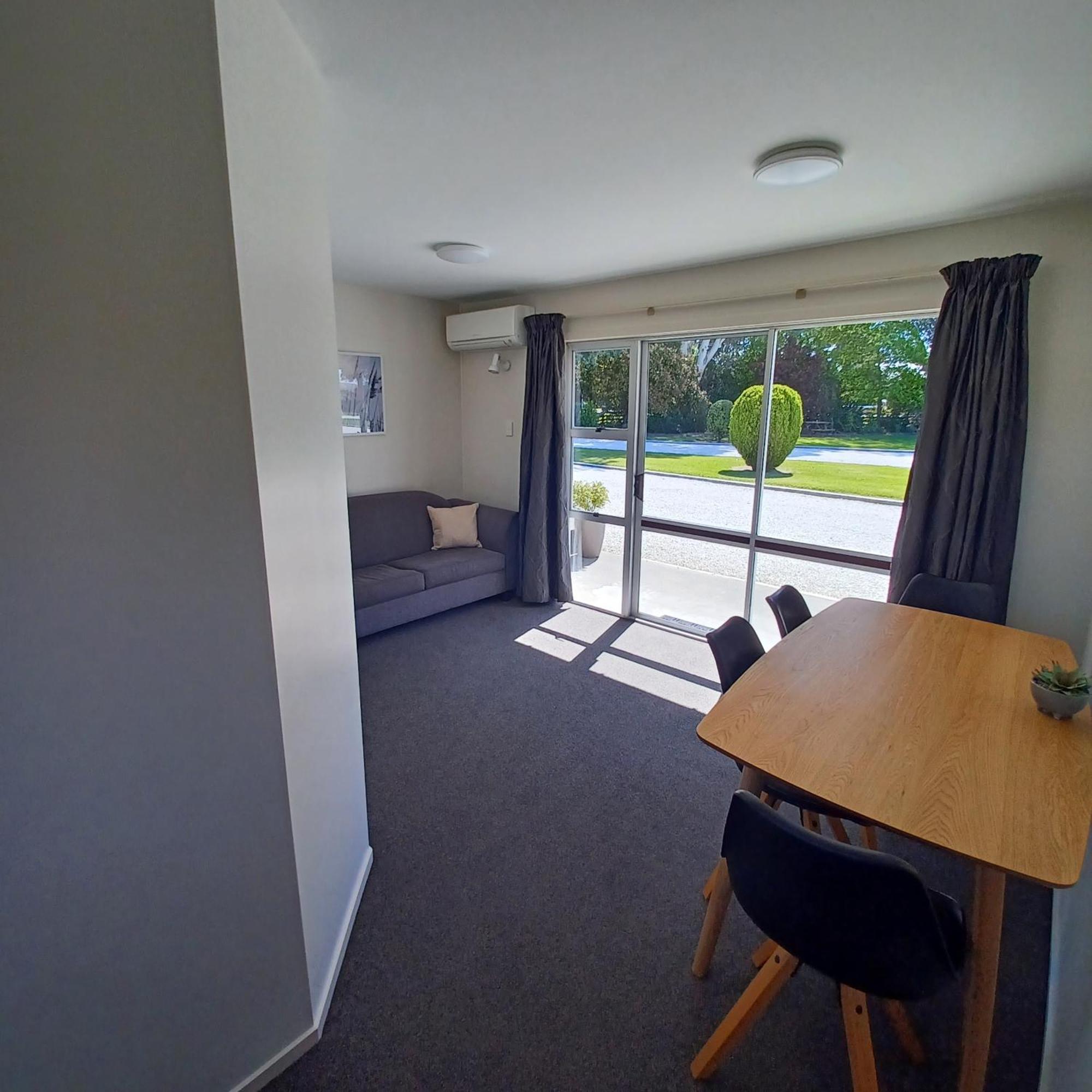 Flaxbourne Motels Ward Exterior photo