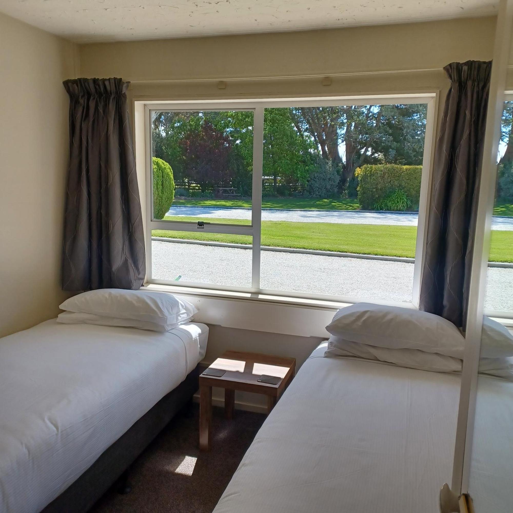 Flaxbourne Motels Ward Exterior photo